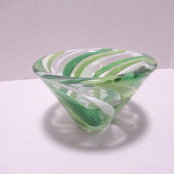Green swirled bowl/vase - Picture 15 of 15